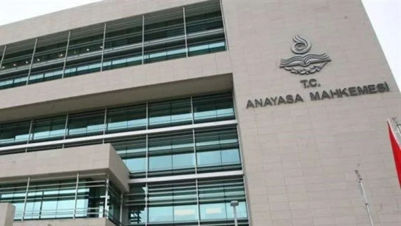 AYM'nin süresiz nafaka iptali Resmi Gazete'de