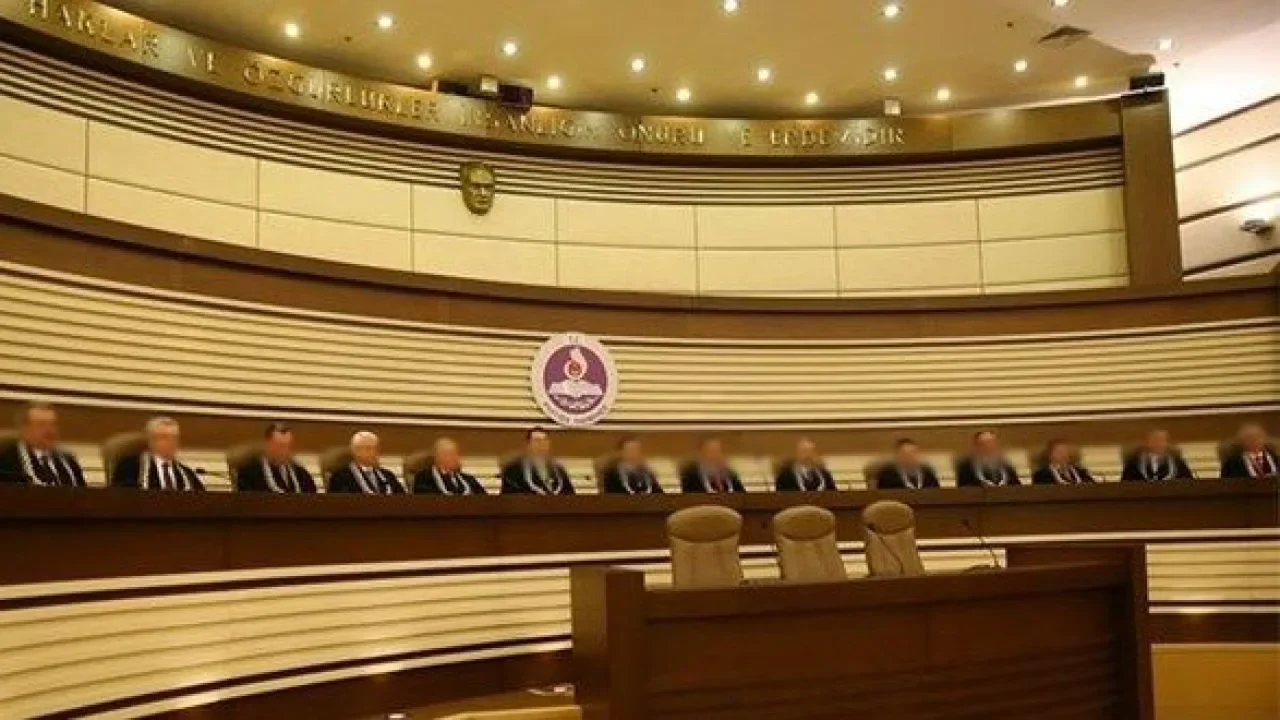 AYM kararı: TV'de eleştiren işçinin işten çıkarılması.