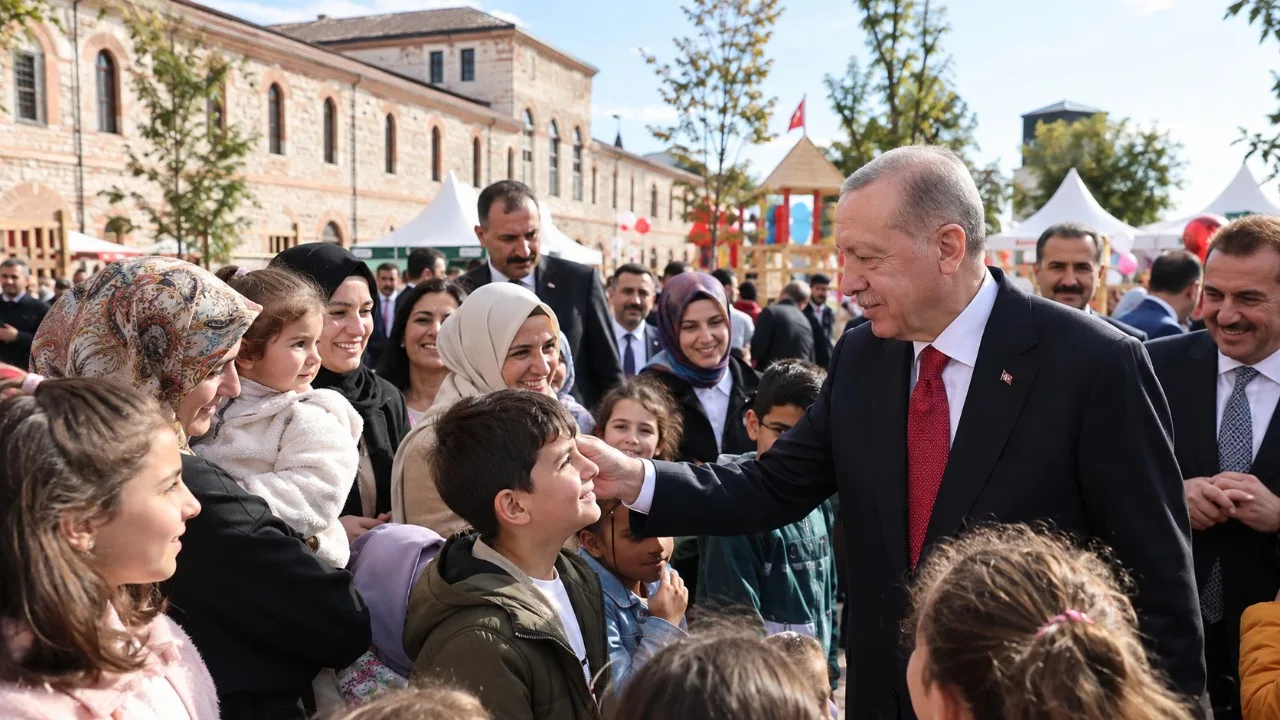 Erdoğan Rami Kütüphanesi'nde AileFest'i ziyaret etti