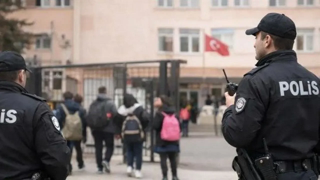Okul tuvaletindeki tabanca müdür yardımcısına ait çıktı