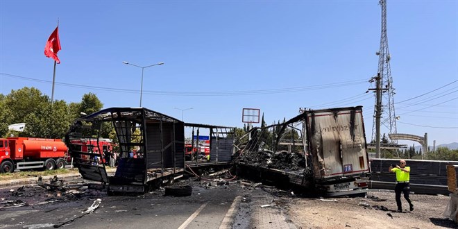 3 tırın karıştığı kazada 1 kişi öldü, 2 kişi yaralandı