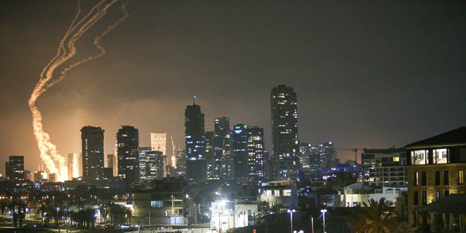 ABD, İran’ın İsrail’e yönelik saldırısını püskürtmeye takviye verdi