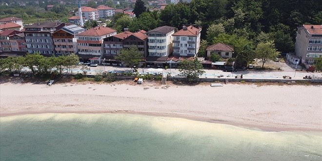 Bartın Valisinden denizde oluşan kirliliğe açıklama: Denize yakıt bırakılmış!