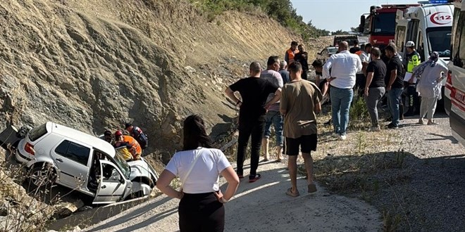 Denetimden çıkan araç menfeze savruldu: 1 meyyit, 2 yaralı