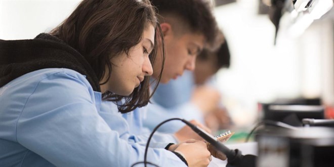 Dershanesiz Okul Modeliyle Fabrikada Eğitim Başlıyor