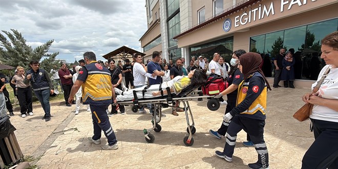 İmtihanda baygınlık geçiren öğrenciye ambulansta müdahale edildi!