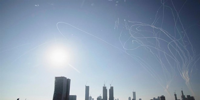 İran, Tel Aviv, Hayfa ve Beerşeba’daki askeri üsleri amaç aldı