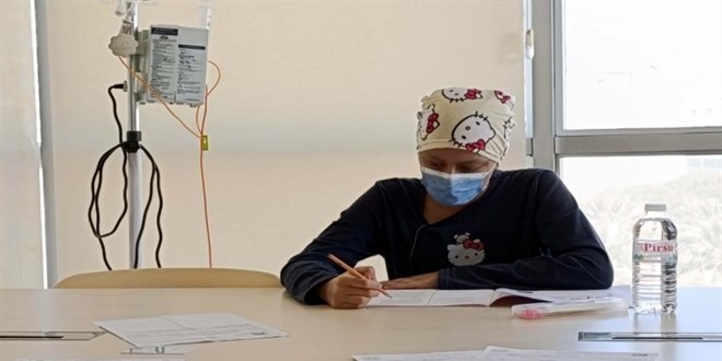 Lösemi tedavisi gören Hatice, LGS’ye hastanede girdi