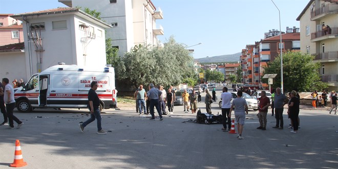 Öğrenci servisiyle çarpışan motosikletin şoförü hayatını kaybetti