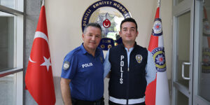 Polis baba, kendisini örnek alan oğluyla kentin huzuru için vazife yapıyor