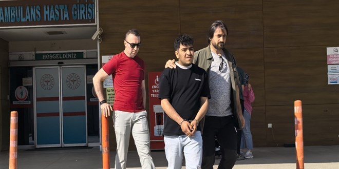 Şakalaşırken sigara paketini düşüren arkadaşını bıçakladı