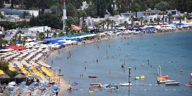 Sıcak Havada Plajlarda Yoğunluk Oluştu
