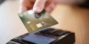 Vatandaş alışverişte kredi kartına yükleniyor: Nakit çekim geriliyor!